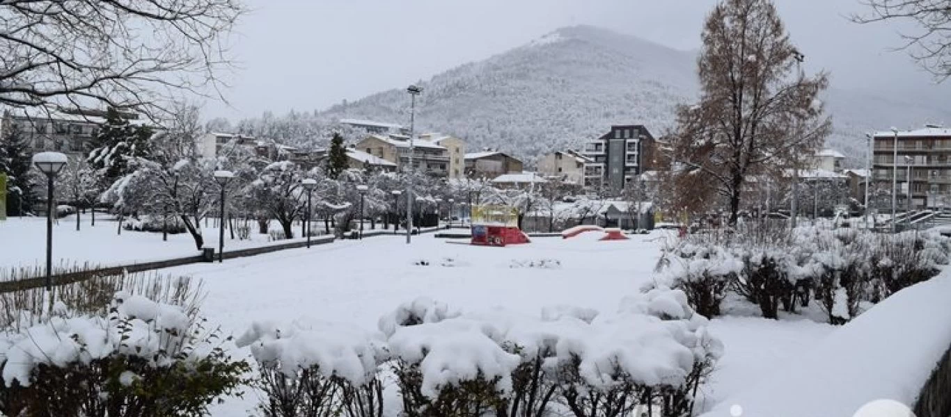 Φλώρινα: Σε απόγνωση οι κάτοικοι: «Δεν ήρθε και κανείς να καταγράψει τις ζημιές» - Ισχυροί μετασεισμοί και χιόνι